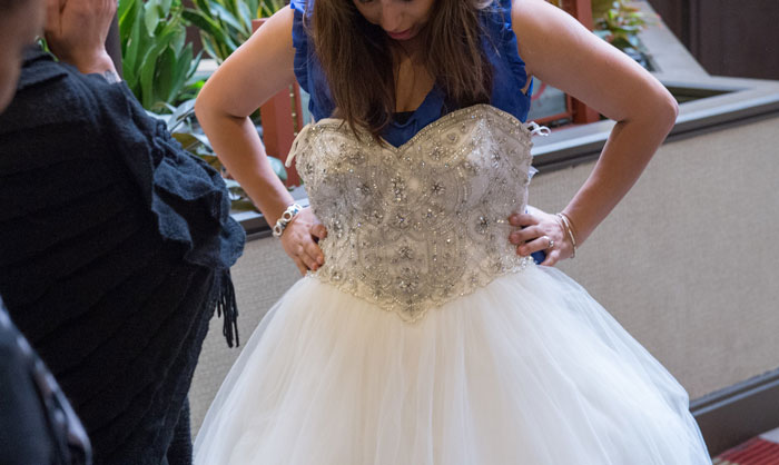 Bridal Stylist Fires Friendly Shots And Says Her Goodbyes In Spanish After Client&rsquo;s Mom Trash-Talked Her Throughout The Entire Appointment