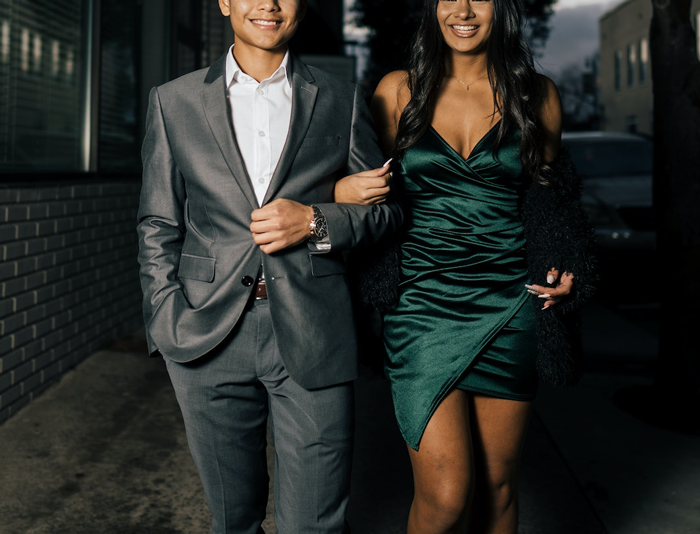 Girlfriend Asks To Have Her Boyfriend’s Seat On The Bus, He Refuses And Doesn’t Think Her Being In Heels Matters Girlfriend Asks To Have Her Boyfriend’s Seat On The Bus, He Refuses And Doesn’t Think Her Being In Heels Matters