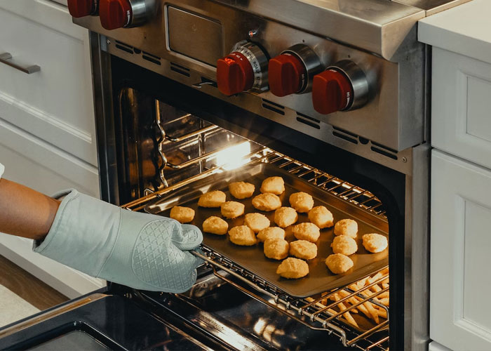 "I'm Dating An Idiot": 40 Funny Moments When People Realized The Person They're Dating Isn't Very Sharp