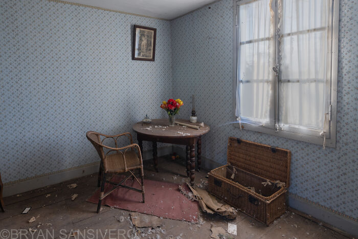 I Discovered A Several-Hundred-Year-Old Abandoned Farmhouse In France (18 Pics)