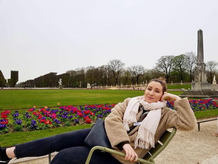 Woman Who Accidentally Received Recruiter&rsquo;s Notes About Other Candidates Wonders Whether She Should Contact Them