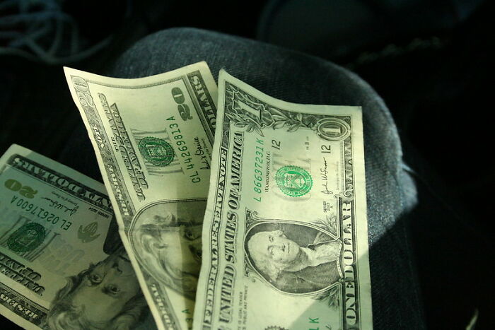 20 Personas cuentan cuando se dieron cuenta de que un amigo no era lo que aparentaba ser