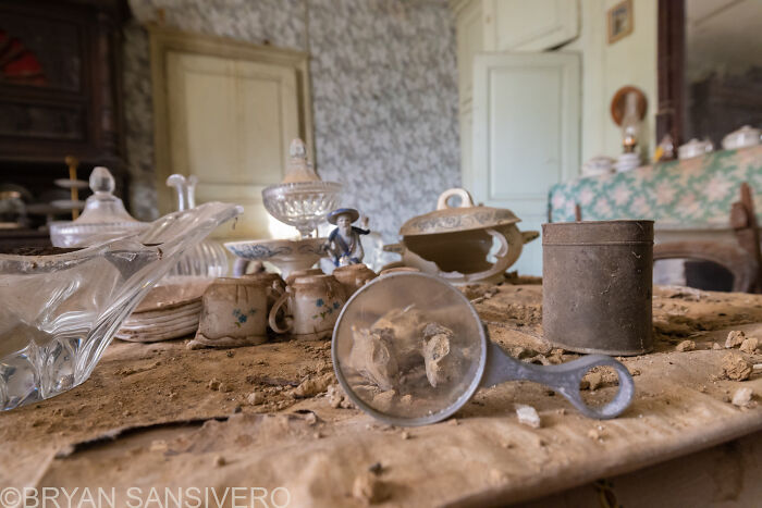 I Discovered A Several-Hundred-Year-Old Abandoned Farmhouse In France (18 Pics)