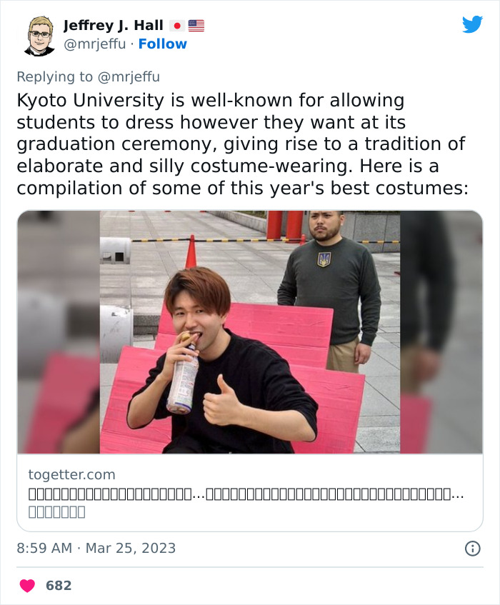 Kyoto University Graduates Traditionally Put On Bizarre Outfits For The Ceremony, And This Student Attempts To Cosplay President Zelensky
