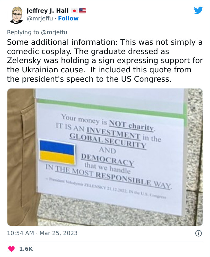 Kyoto University Graduates Traditionally Put On Bizarre Outfits For The Ceremony, And This Student Attempts To Cosplay President Zelensky