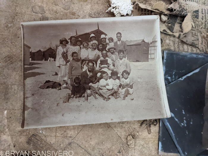 I Discovered A Several-Hundred-Year-Old Abandoned Farmhouse In France (18 Pics)