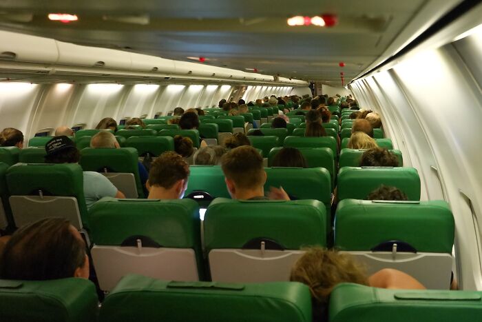 30 Low-Key Signs Someone's A Bad Human, As Shared By People Online