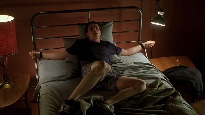 “Bakes Muffins Part-Time 3 Days A Week But Lives In A 2500 Sq Ft Loft”: 40 Overdone Film Tropes That Audiences Are Tired Of Seeing