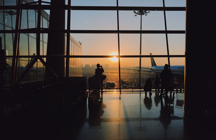 Netizens Applaud This Plane Passenger For Coming Up With The Perfect Revenge On People Who Keep Pulling On Their Seat When Standing Up