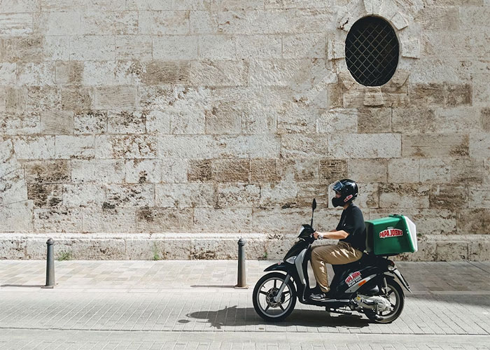 50 Customer Service Workers Share Memorable Interactions That Continue To Haunt Them To This Day