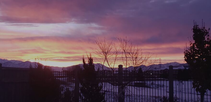 I Captured The Winter Sunrises On My Phone (10 Pics)