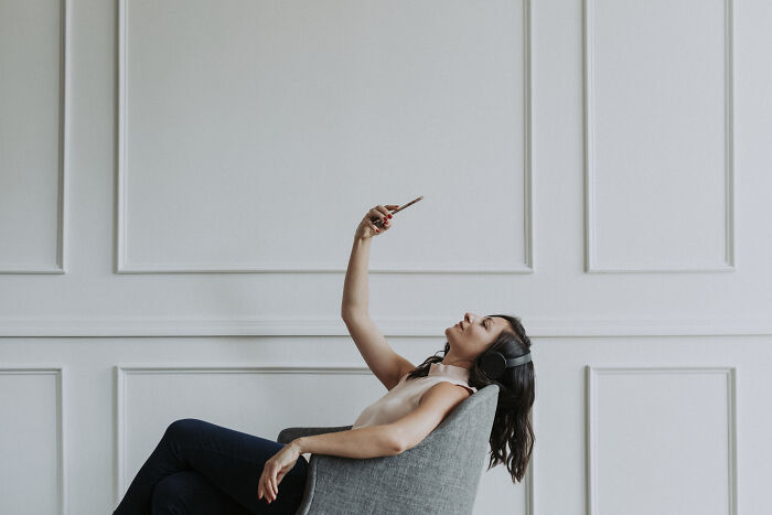 30 Low-Key Signs Someone's A Bad Human, As Shared By People Online