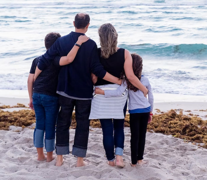 Family Man With Good Credit Score Reveals What The Only House Available In His Budget Range Looks Like, And The Internet Is Horrified