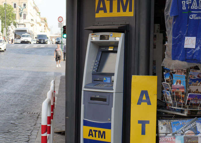 30 Common Mistakes That Tourists Make While Visiting Europe