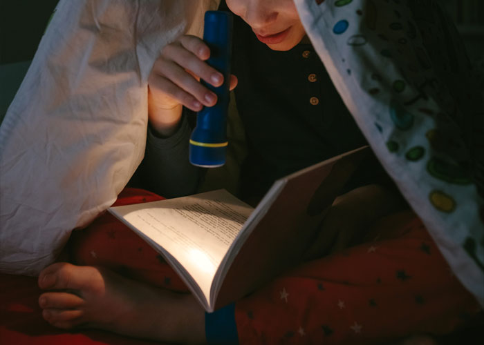 Woman Asks If She's A Jerk For Calling Her Fiancé An "Embarrassment" Because He Repeatedly Tried To Overstep Her Boundaries During A Getaway With Her Family Woman Asks If She's A Jerk For Calling Her Fiancé An "Embarrassment" Because He Repeatedly Tried To Overstep Her Boundaries During A Getaway With Her Family