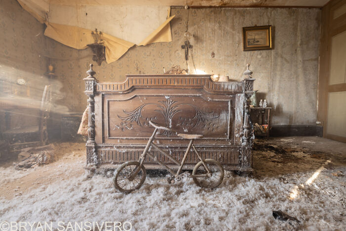 I Discovered A Several-Hundred-Year-Old Abandoned Farmhouse In France (18 Pics)