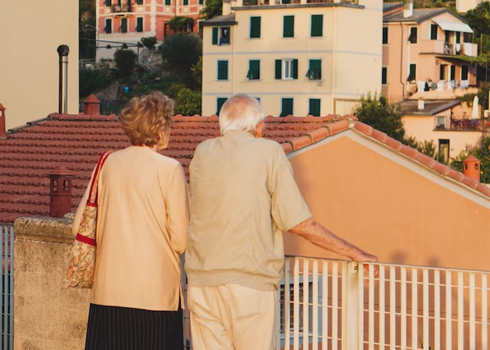 35 People Reveal Deathbed Confessions They've Heard That They Can't Get Out Of Their Heads