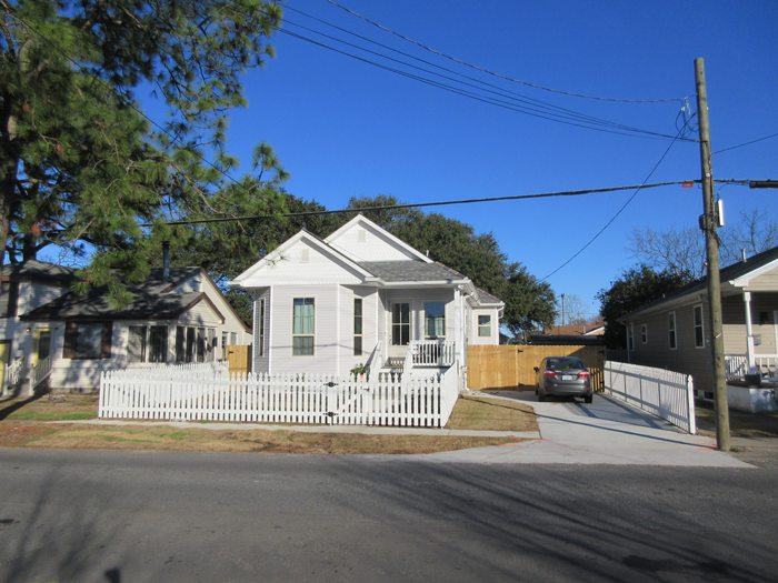 &ldquo;I Live Here&rdquo;: Karen Claims That The House Is Hers After Parking Her Car In A Family&rsquo;s Driveway