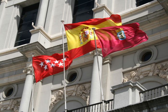 Bridal Stylist Fires Friendly Shots And Says Her Goodbyes In Spanish After Client&rsquo;s Mom Trash-Talked Her Throughout The Entire Appointment