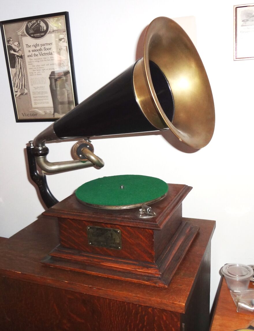 Victor II From 1899 To 1902. Plays Beautifully