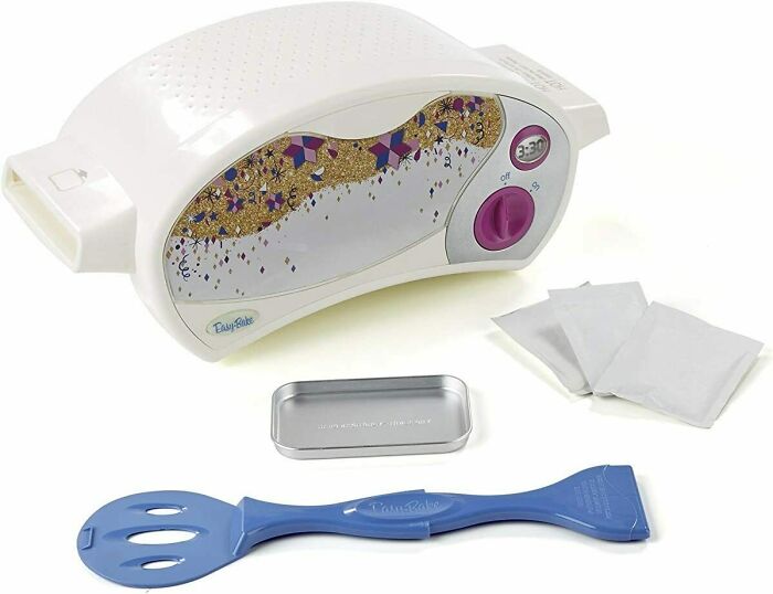 Easy Bake Ultimate Oven, Baking Star Super Treat Edition With 3 Mixes. For Ages 8 And Up