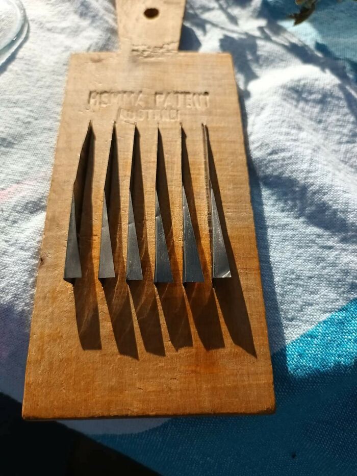 Wooden Block With 6 Metal Fins, Inscribed 'Hemma Patent'