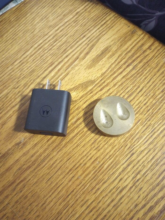 Found In A Garage In The Pnw. Metal, Copper-Colored Disk About 2-3 Inches Across And Over 1 Inch Thick. One Side Has 2 Teardrop Grooves That Almost Looks Like A Pig Nose, The Other Side A Holographic Sticker Of A Rock And Roll Skeleton Skull