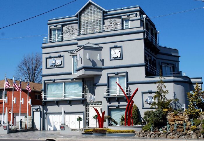 Esta fea casa en Mill Basin, Brooklyn