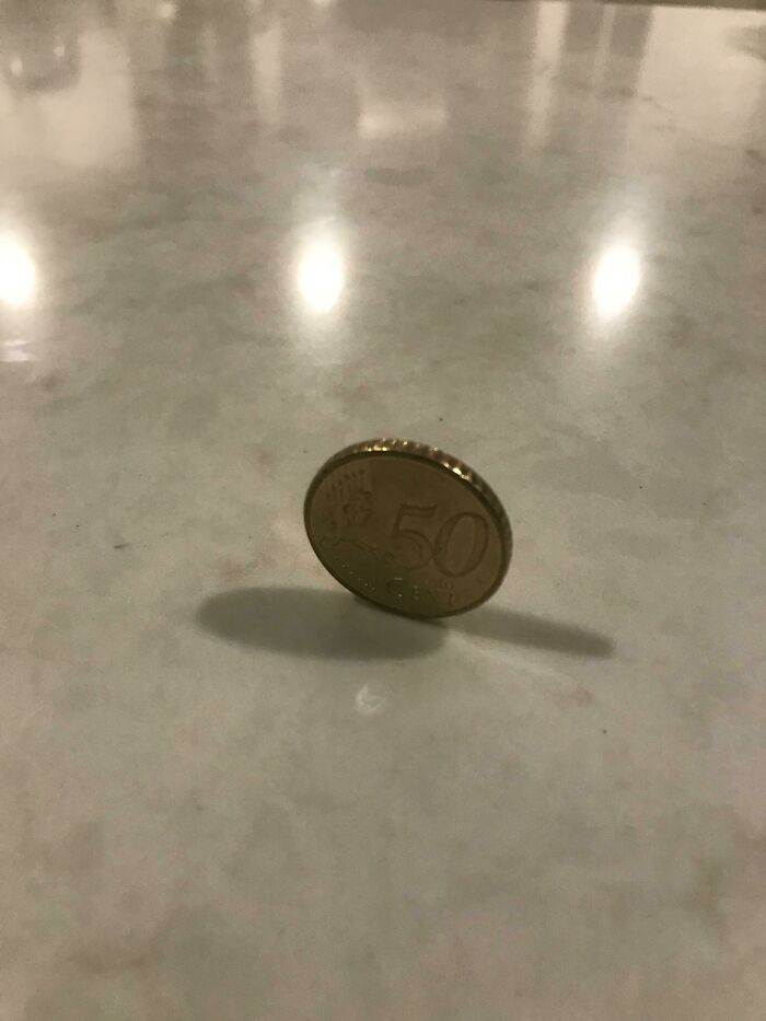 Claro, seguramente esta moneda cayó así cuando la arrojaste