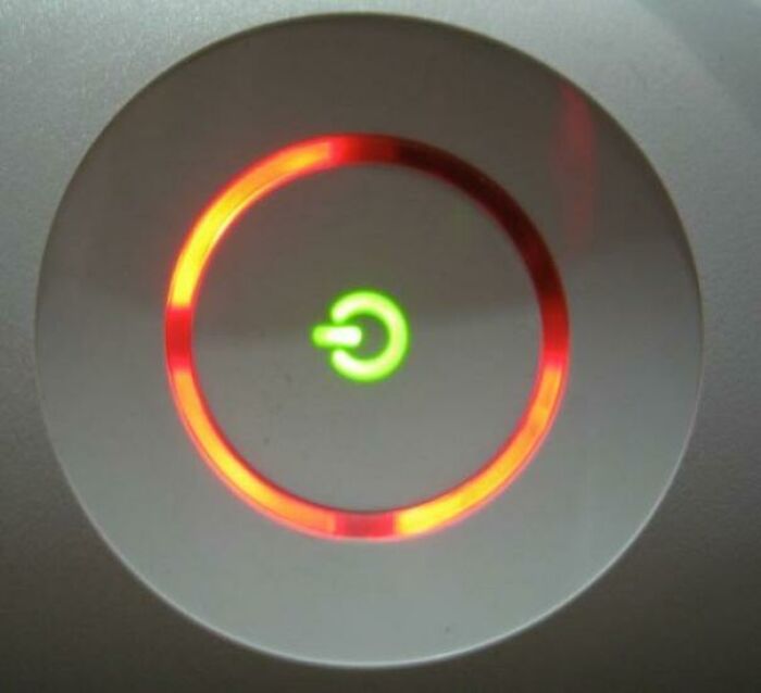 Red circle highlighting an illuminated green power button, symbolizing an obvious detail not to miss.