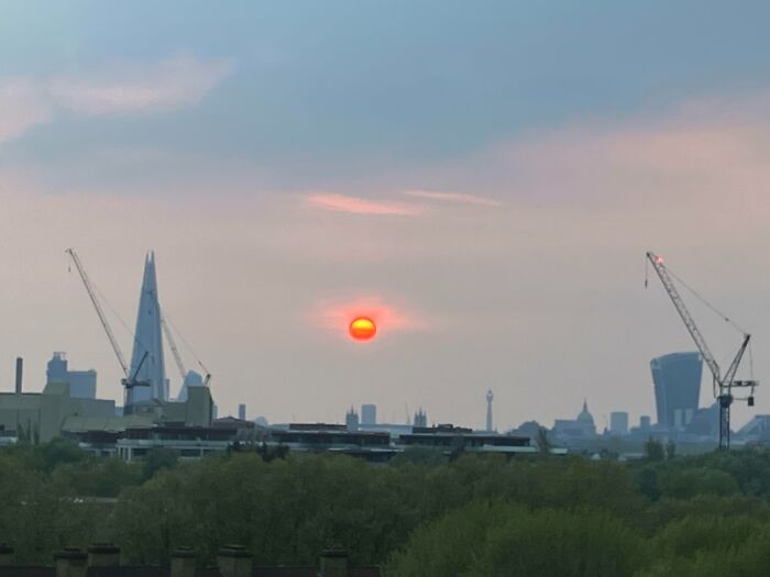 Sun In My Photo Looking Like It’s Straight Out Of A 90s Video Game