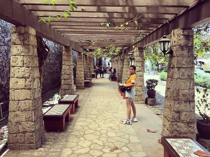 And Suddenly We Entered One Of The Tomb Rider Games