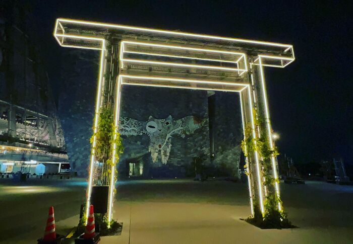 This Torii Gate Looks Like It’s Out Of A Video Game, But It’s Real And Awesome To Check Out At Night