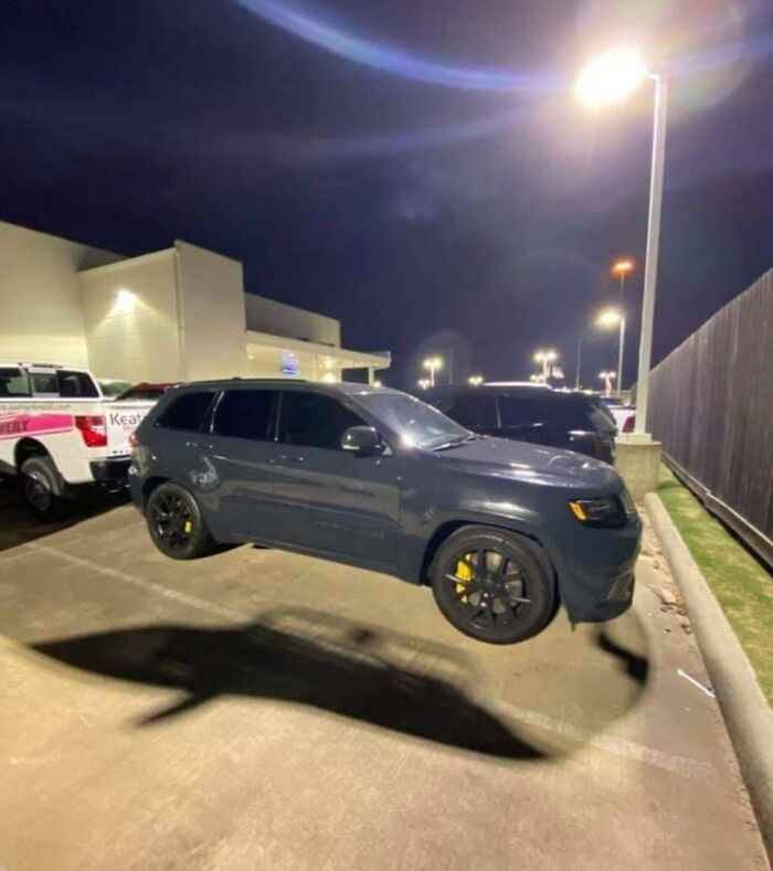 De verdad pensé que mi coche estaba flotando en el estacionamiento 