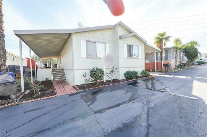 This Is The House I'm Selling. This One. Right Here