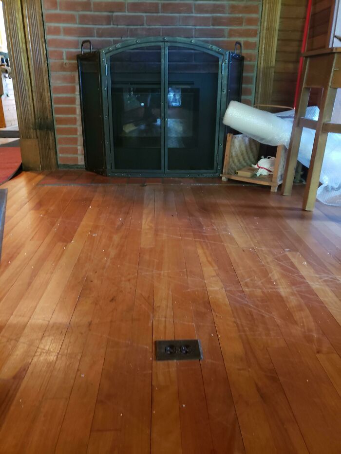 Classic Middle Of The Livingroom Outlet, Nothing Unusual, But Still A Mandatory Post In Here