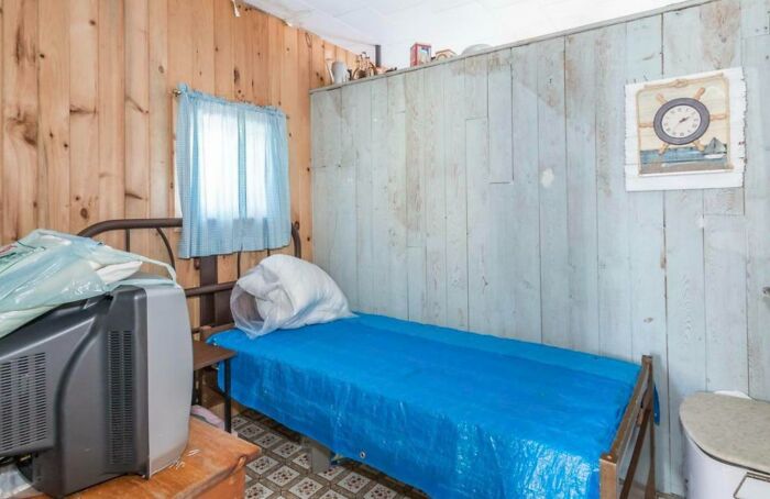 Guests Get The Tarp Bed!