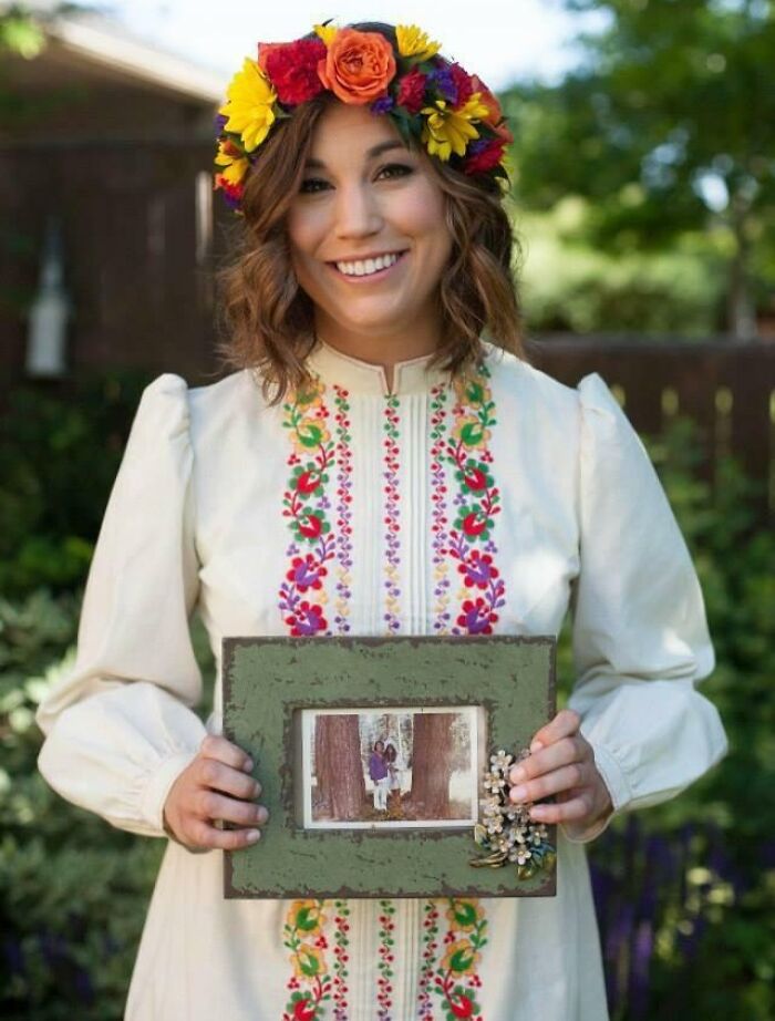 My Wedding Dress Didn’t Arrive In Time So I Wore My Mom’s 1960s Wedding Dress And It Was Perfect For Our Backyard Ceremony