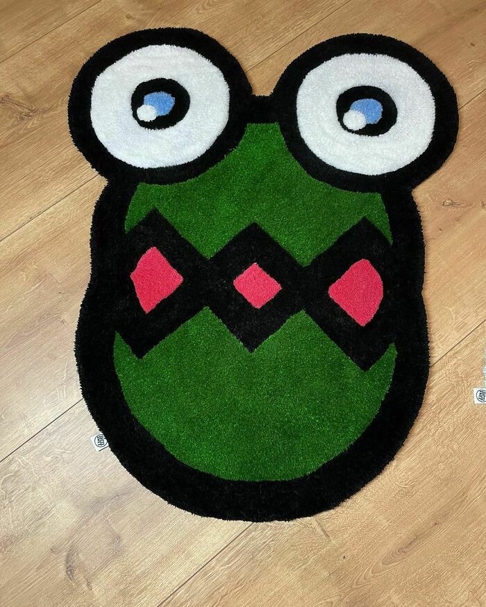 Crocodile face rug