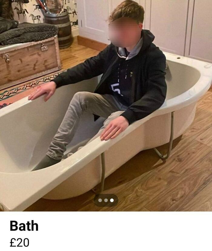 People-Selling-Goods-Online-Uninspiring-Adverts