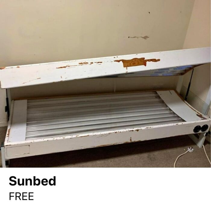 People-Selling-Goods-Online-Uninspiring-Adverts