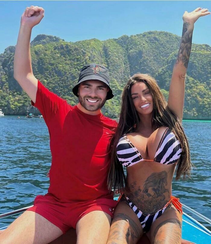 Is His Head Straight Up Photoshopped On?!? (Not Even Gonna Comment On Her)