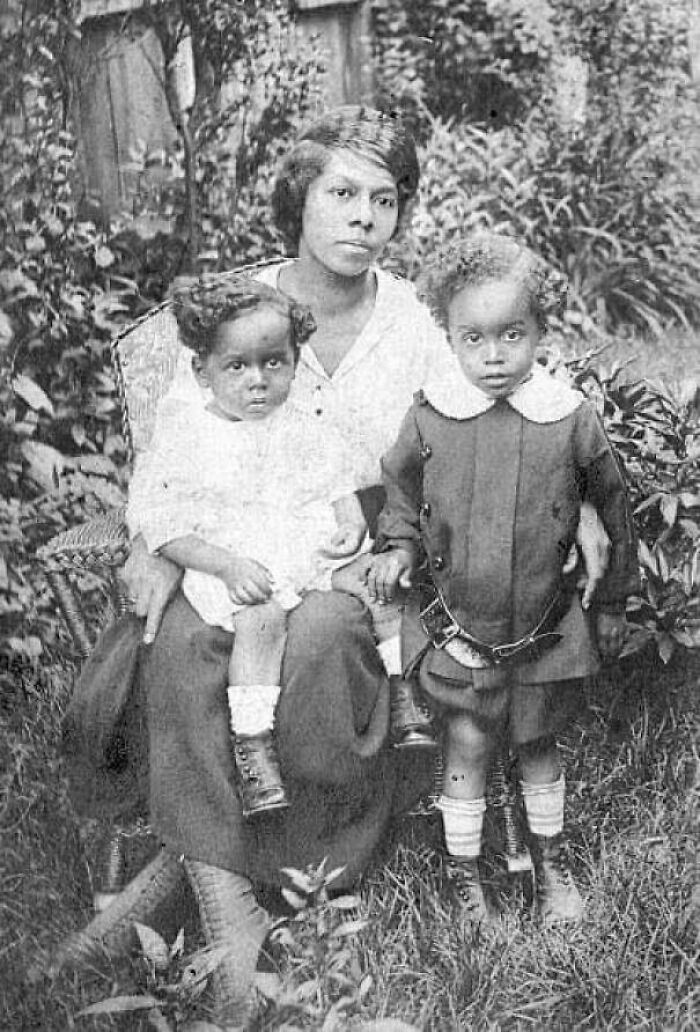 A Mother And Her Children, 1910