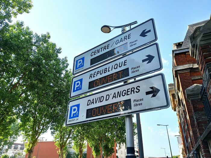 Via Linea Range Of Road Signs, Integrated Screen Version