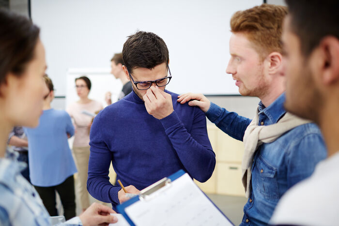 30 Low-Key Signs Someone's A Bad Human, As Shared By People Online