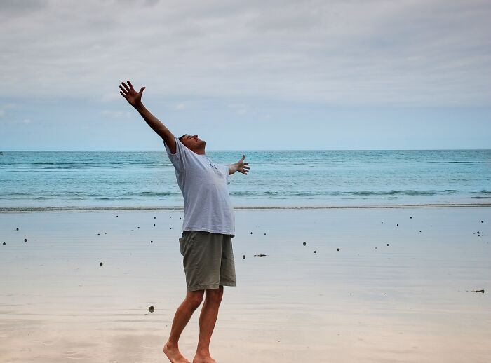 30 Low-Key Signs Someone's A Bad Human, As Shared By People Online