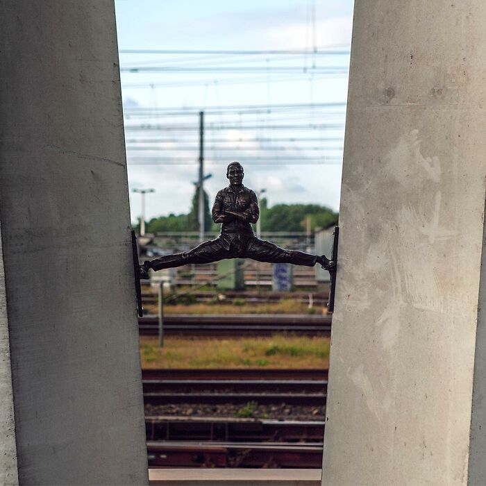 Artist Weekly Surprises Residents On The Streets Of Amsterdam With His Art