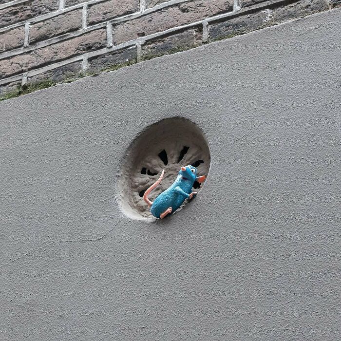 "I Make Interventions To Make People Smile": 30 Clever Interpretations Of Public Spaces Through Street Art By Frankey