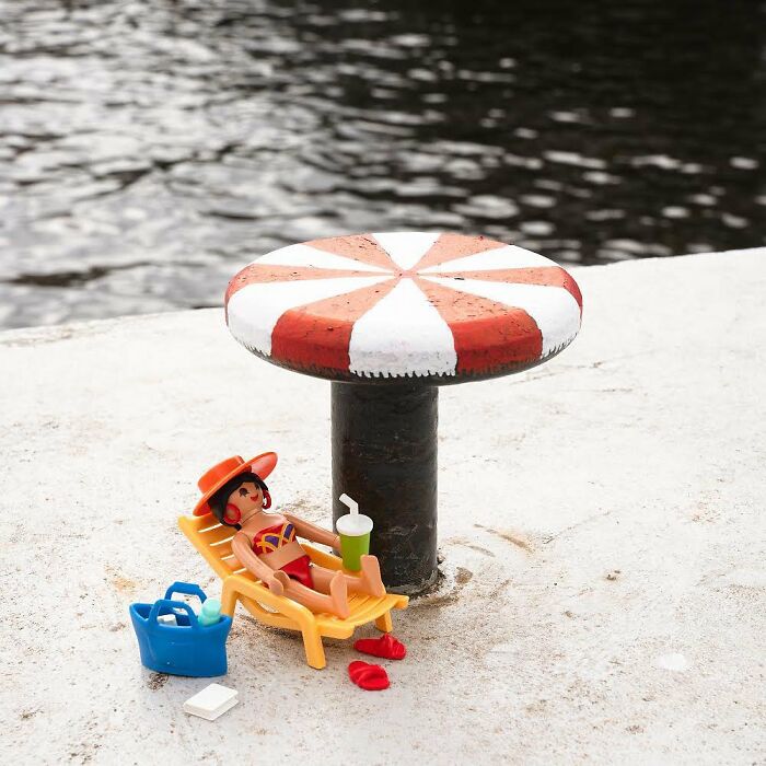 Artist Weekly Surprises Residents On The Streets Of Amsterdam With His Art