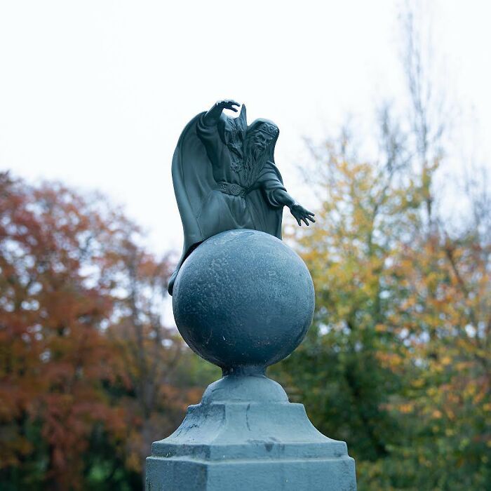 Artist Weekly Surprises Residents On The Streets Of Amsterdam With His Art